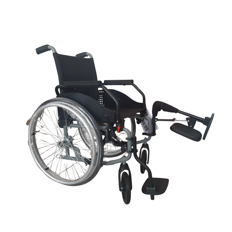 Cadeira de Rodas Celta Compact com Apoio de Pé Elevatório