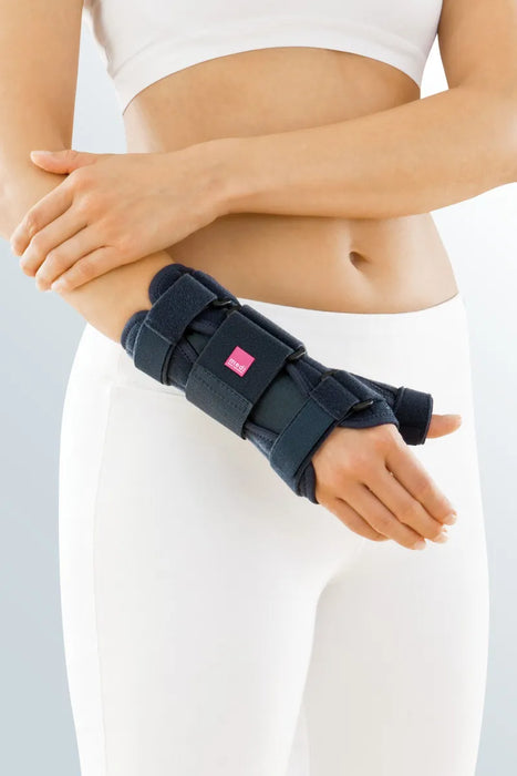Immobilizing splint with thumb support - medi manumed T