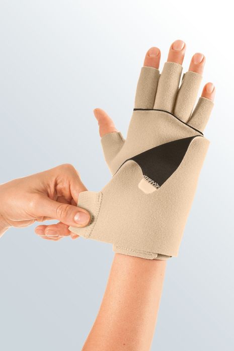 Non-elastic Hand Compression - circaid® juxtafit® 