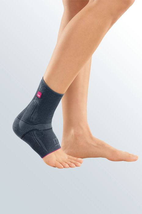 Elastic foot with silicone retro-malleolar pads - medi Levamed®