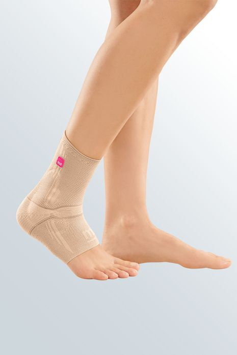 Elastic foot with silicone retro-malleolar pads - medi Levamed®
